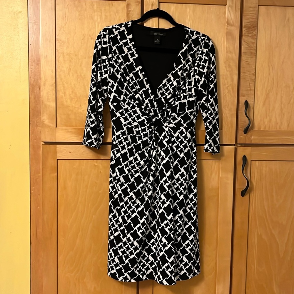 White House Black Market Black and White Dress, size 6